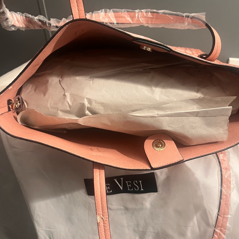 De Vesi Coral Crocodile Pattern Tote - Picture 2 of 2